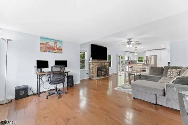 9 Hatakawanna Ter, Mount Olive Twp., NJ 07828