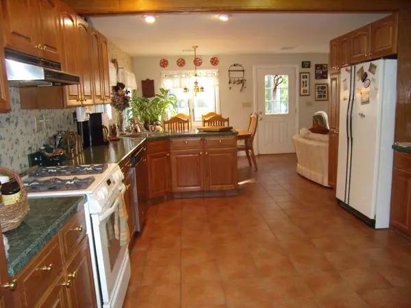 1 Rossi Dr, Clinton Twp., NJ 08809