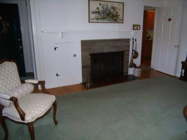 1 Rossi Dr, Clinton Twp., NJ 08809