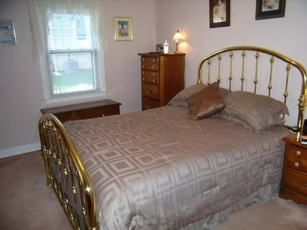 1 Rossi Dr, Clinton Twp., NJ 08809