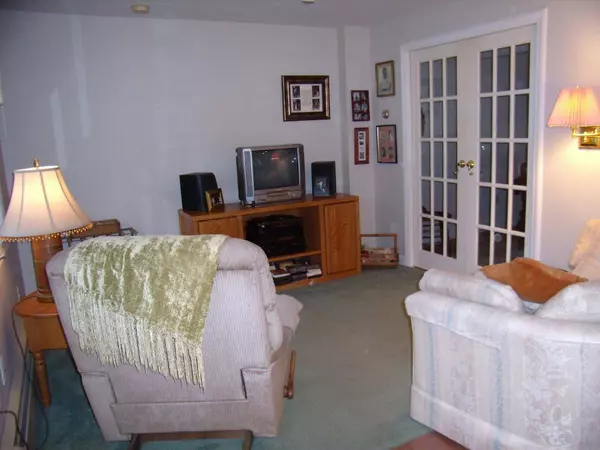 1 Rossi Dr, Clinton Twp., NJ 08809