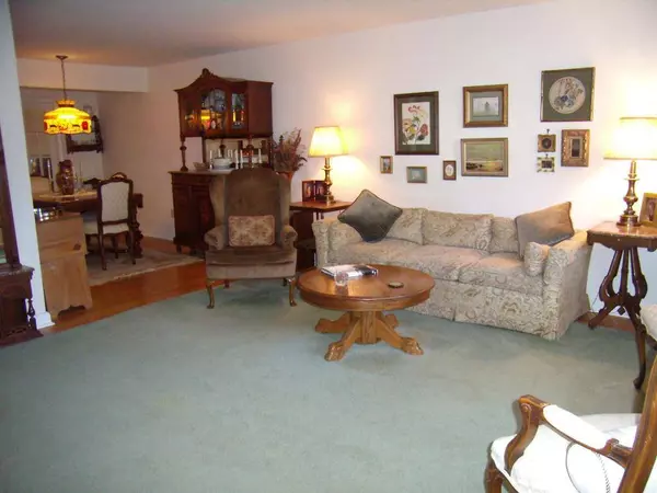 1 Rossi Dr, Clinton Twp., NJ 08809