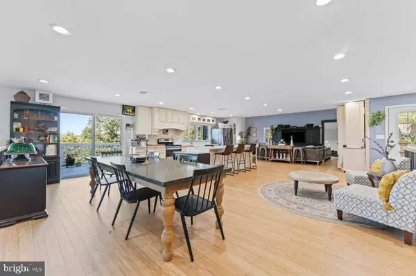 1 ROSSI DR, Clinton, NJ 08809