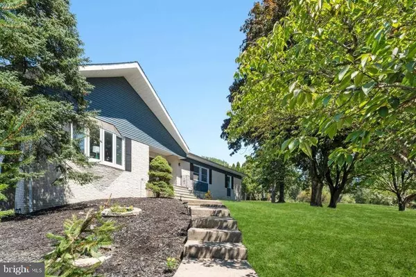 1 ROSSI DR, Clinton, NJ 08809