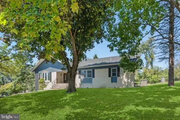 1 ROSSI DR, Clinton, NJ 08809