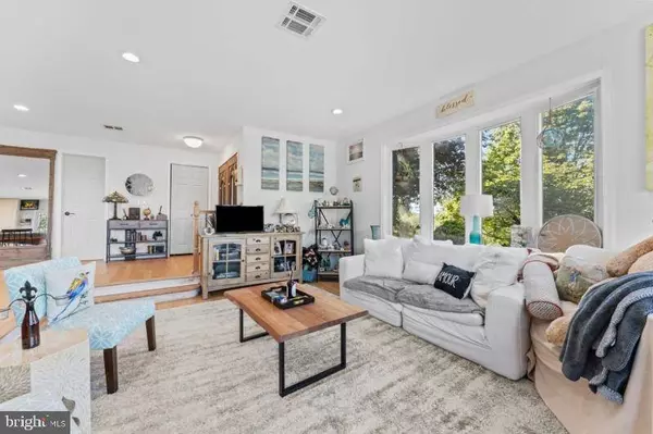 1 ROSSI DR, Clinton, NJ 08809