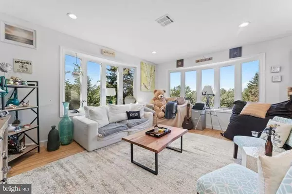 1 ROSSI DR, Clinton, NJ 08809