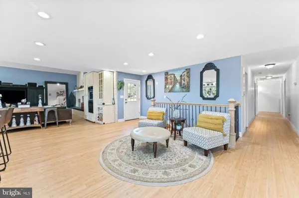 1 ROSSI DR, Clinton, NJ 08809