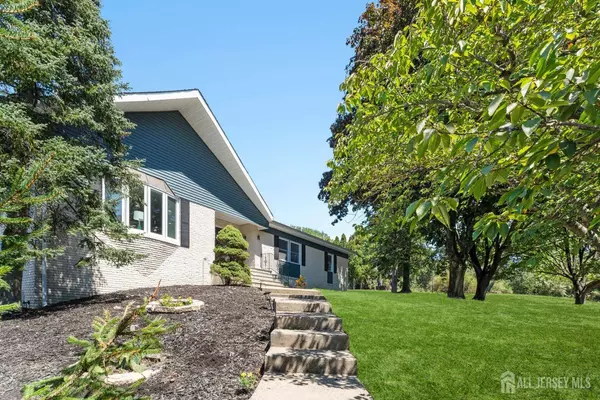 1 Rossi DR, Clinton Twp, NJ 08809