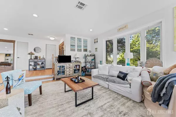 1 Rossi DR, Clinton Twp, NJ 08809