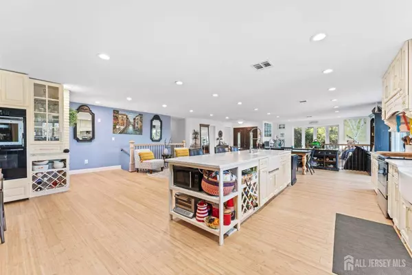 1 Rossi DR, Clinton Twp, NJ 08809