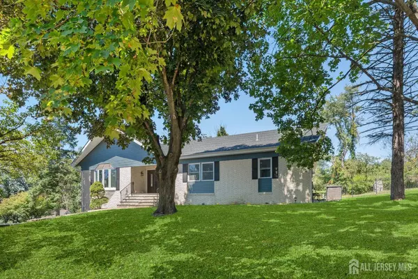 1 Rossi DR, Clinton Twp, NJ 08809