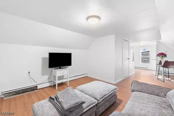 18 Lowden St, Elizabeth City, NJ 07208