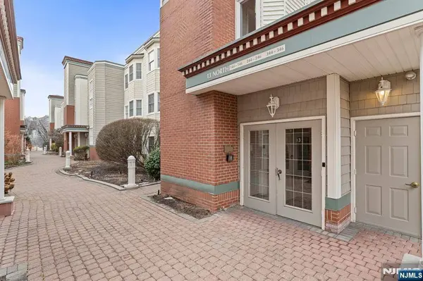 344 The Promenade #344, Edgewater, NJ 07020