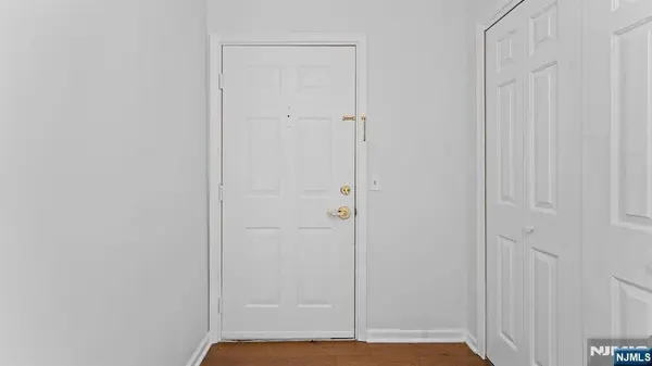 344 The Promenade #344, Edgewater, NJ 07020