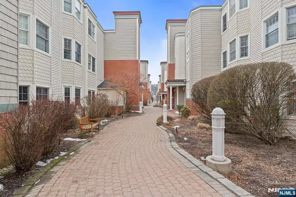 344 The Promenade #344, Edgewater, NJ 07020