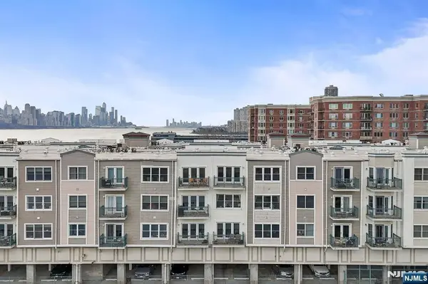 344 The Promenade #344, Edgewater, NJ 07020