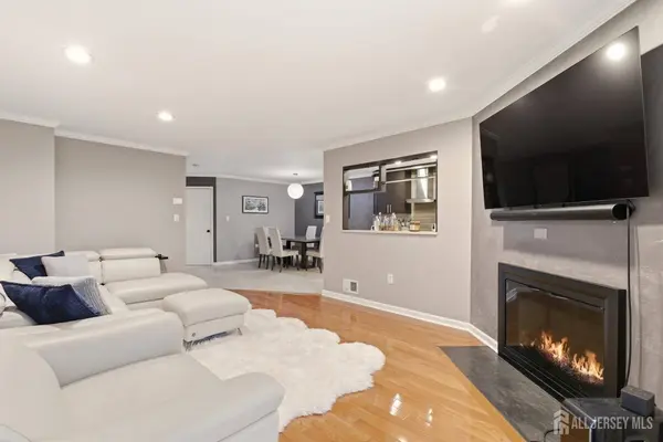 84 Drew CT, Manalapan, NJ 07726