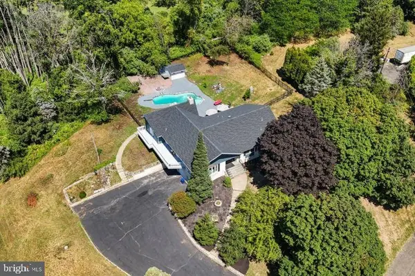 2 ROSSI DR, Clinton, NJ 08809