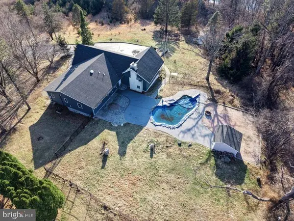 2 ROSSI DR, Clinton, NJ 08809