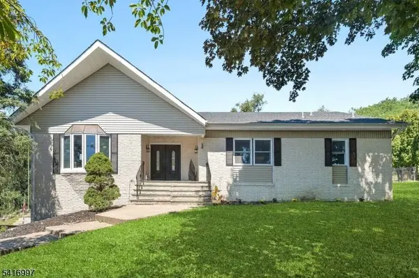 2 Rossi Dr, Clinton Twp., NJ 08809