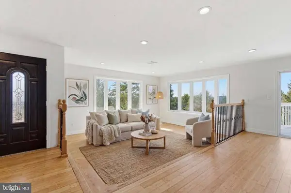 2 ROSSI DR, Clinton, NJ 08809