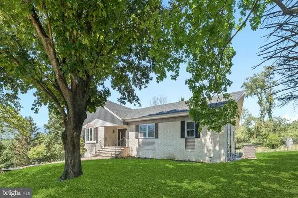 2 ROSSI DR, Clinton, NJ 08809