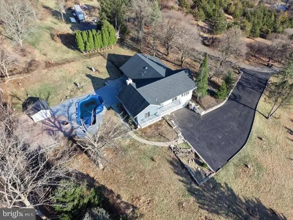 2 ROSSI DR, Clinton, NJ 08809