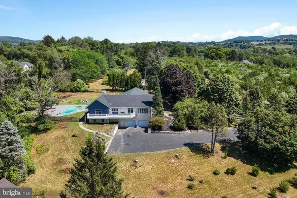 2 ROSSI DR, Clinton, NJ 08809