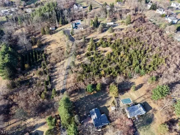 2 Rossi Dr, Clinton Twp., NJ 08809