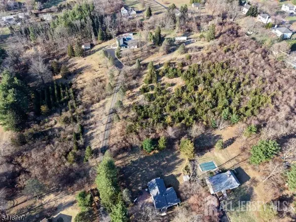 2 Rossi DR, Clinton Town, NJ 08809