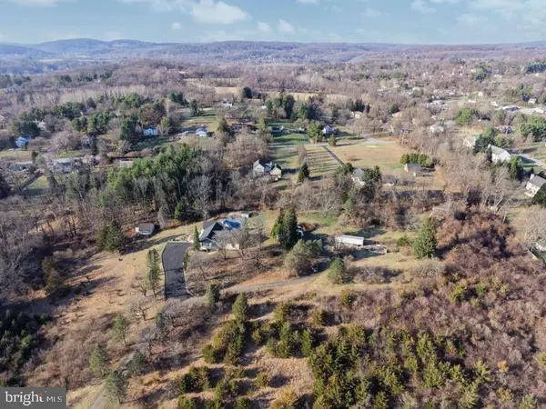 2 ROSSI DR, Clinton, NJ 08809