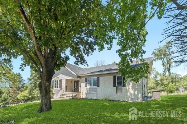 2 Rossi DR, Clinton Town, NJ 08809