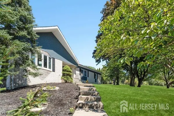 2 Rossi DR, Clinton Town, NJ 08809