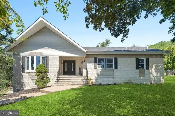 2 ROSSI DR, Clinton, NJ 08809