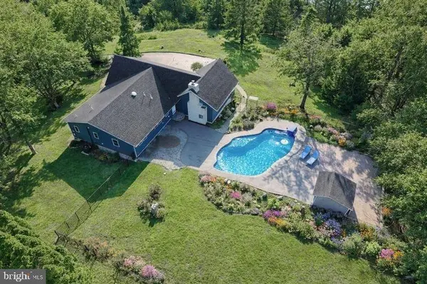 2 ROSSI DR, Clinton, NJ 08809