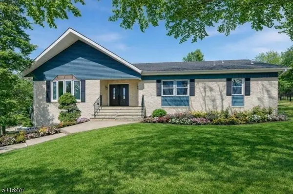 2 Rossi Dr, Clinton Twp., NJ 08809