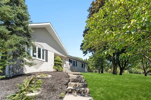 2 Rossi Dr, Clinton Twp., NJ 08809