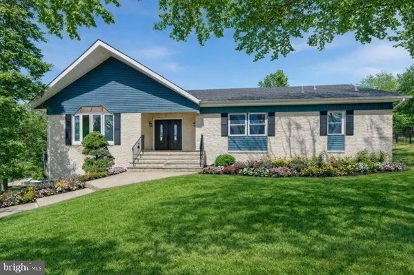 2 ROSSI DR, Clinton, NJ 08809