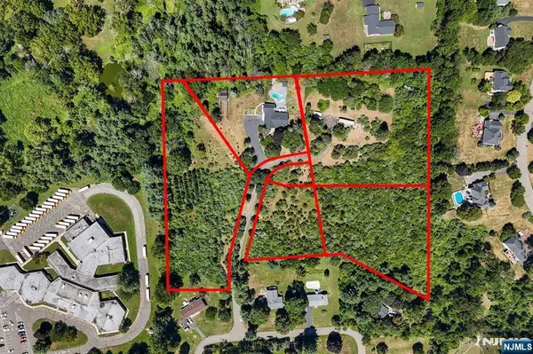 2 Rossi DR, Clinton Twp, NJ 08809