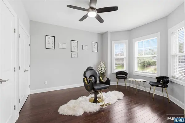 11 Bluffs CT, Hamburg, NJ 07419