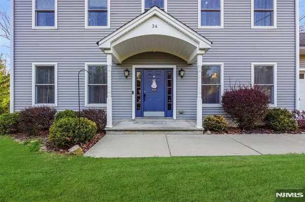 34 Tobyhanna TRL, Hopatcong, NJ 07843
