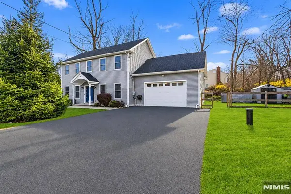 34 Tobyhanna TRL, Hopatcong, NJ 07843
