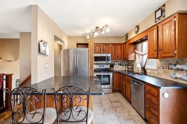 2 Scenic Dr, Green Twp., NJ 07821