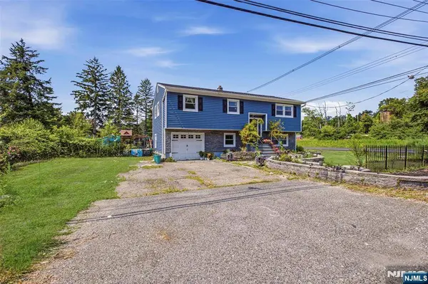 2 Scenic DR, Green, NJ 07821