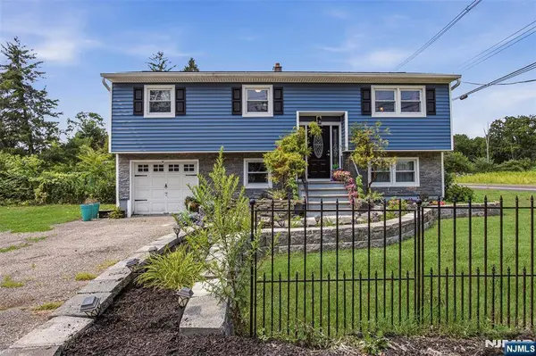 2 Scenic DR, Green, NJ 07821