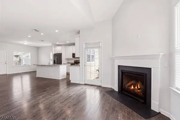 2 Bluffs Ct, Hamburg Boro, NJ 07419
