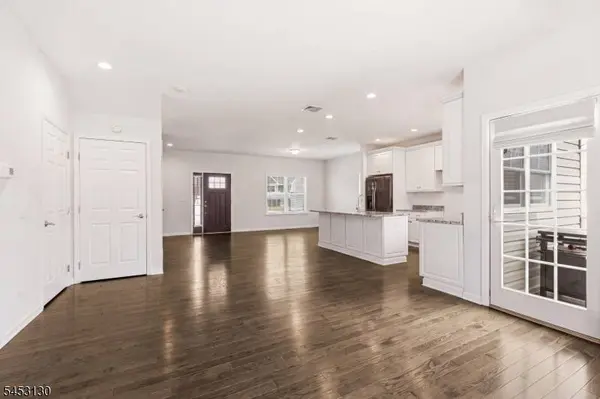 2 Bluffs Ct, Hamburg Boro, NJ 07419