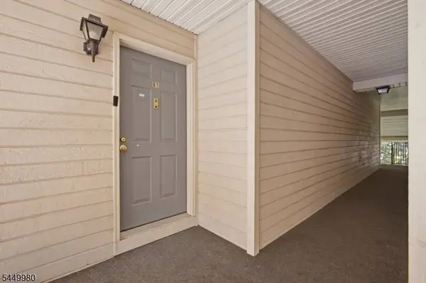 61 Taylor Dr, Franklin Twp., NJ 08823