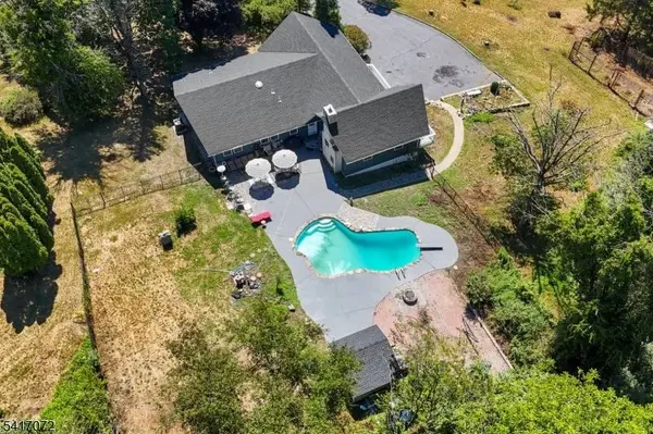 2 Rossi Dr, Clinton Twp., NJ 08809